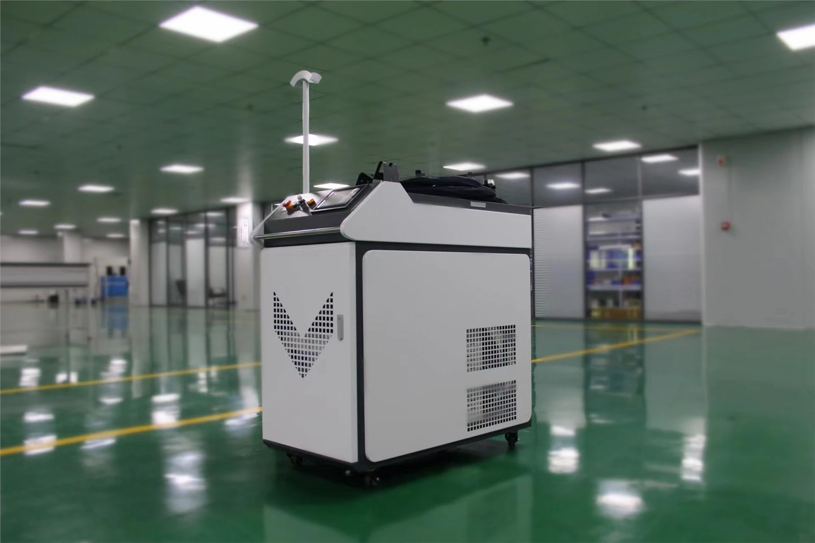 Laser cutting machine 