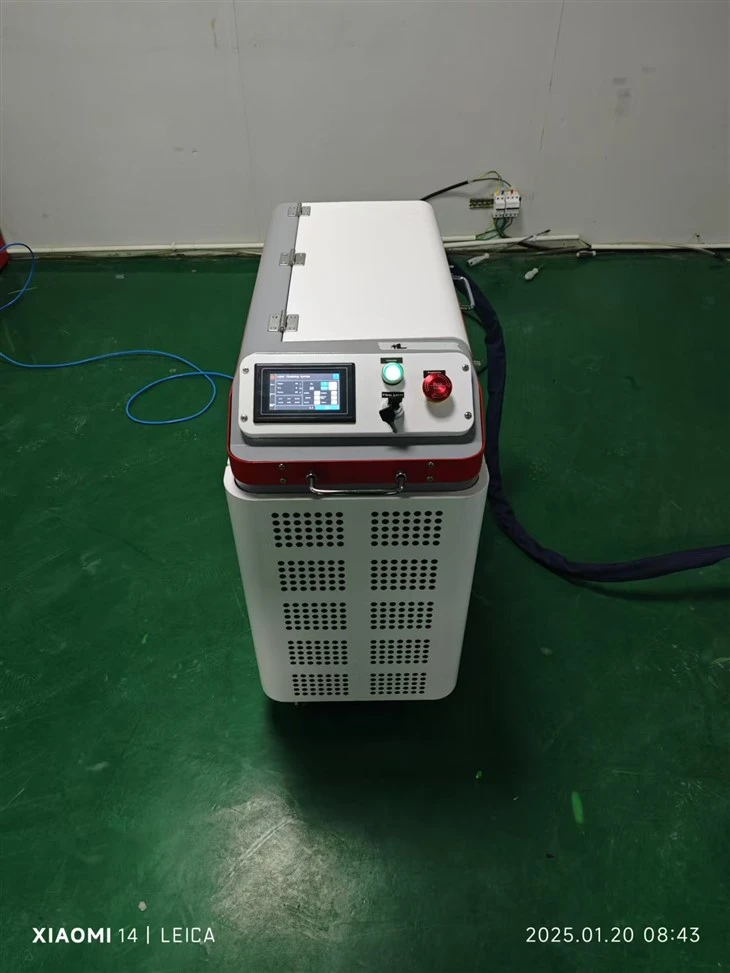 200W 300W Manual Portable Laser Cleaning Machine For Rusty Paint Coated Aluminum