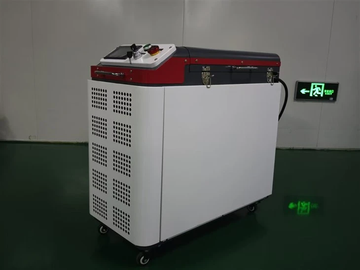 Manual Portable Laser Cleaning Machine For Rusty Paint Coated Aluminum