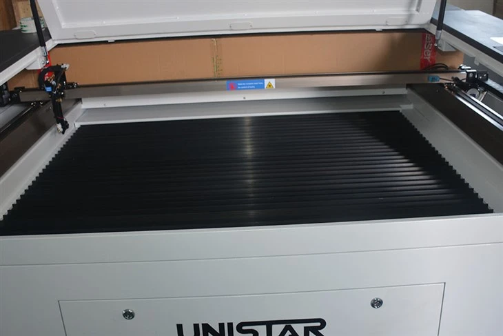 CO2 laser engraving cutting machine
